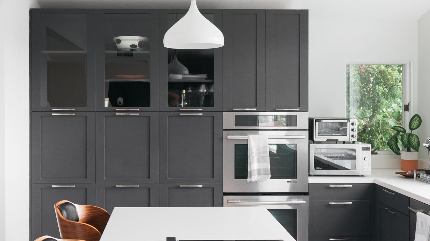 4 Ways to Style Gray Kitchen Cabinets - wall color for gray cabinets