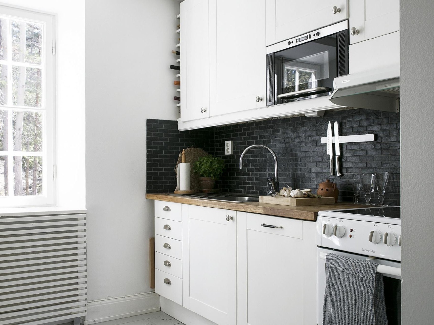 5 Beautiful Small Kitchen Ideas - what size is a small kitchen?