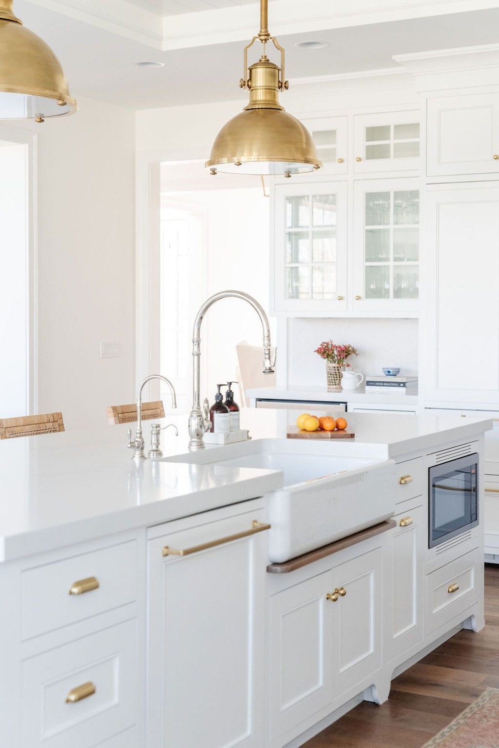 A classic white kitchen tour  KATE KNOWLES HOME  Diseño de  - white kitchens pinterest