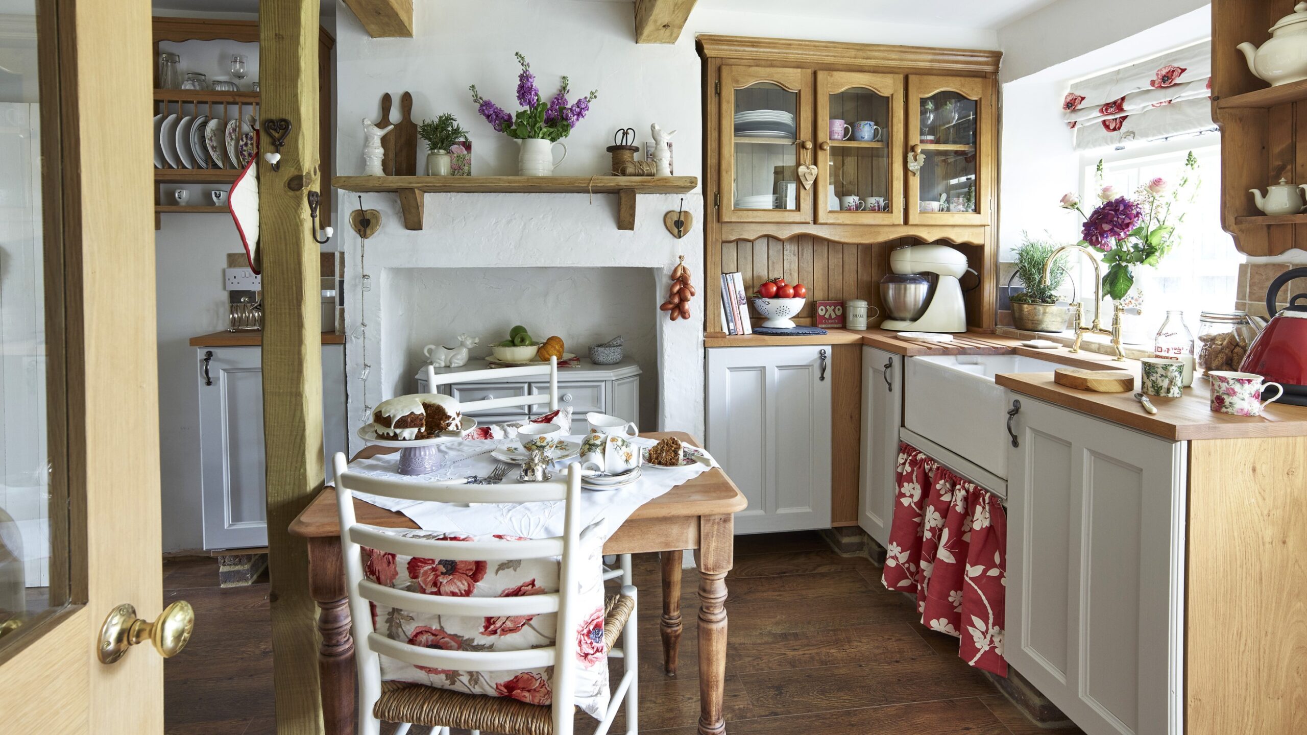 Cottage kitchens: 9 inspiring ideas for your room  Real Homes - what is a cottage kitchen?