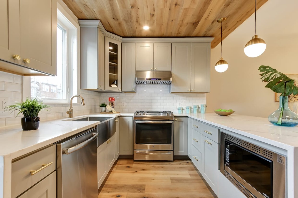 How Much Does a 7x7 Kitchen Remodel Cost? Experts Reveal! - how much should a 10x10 kitchen remodel cost?