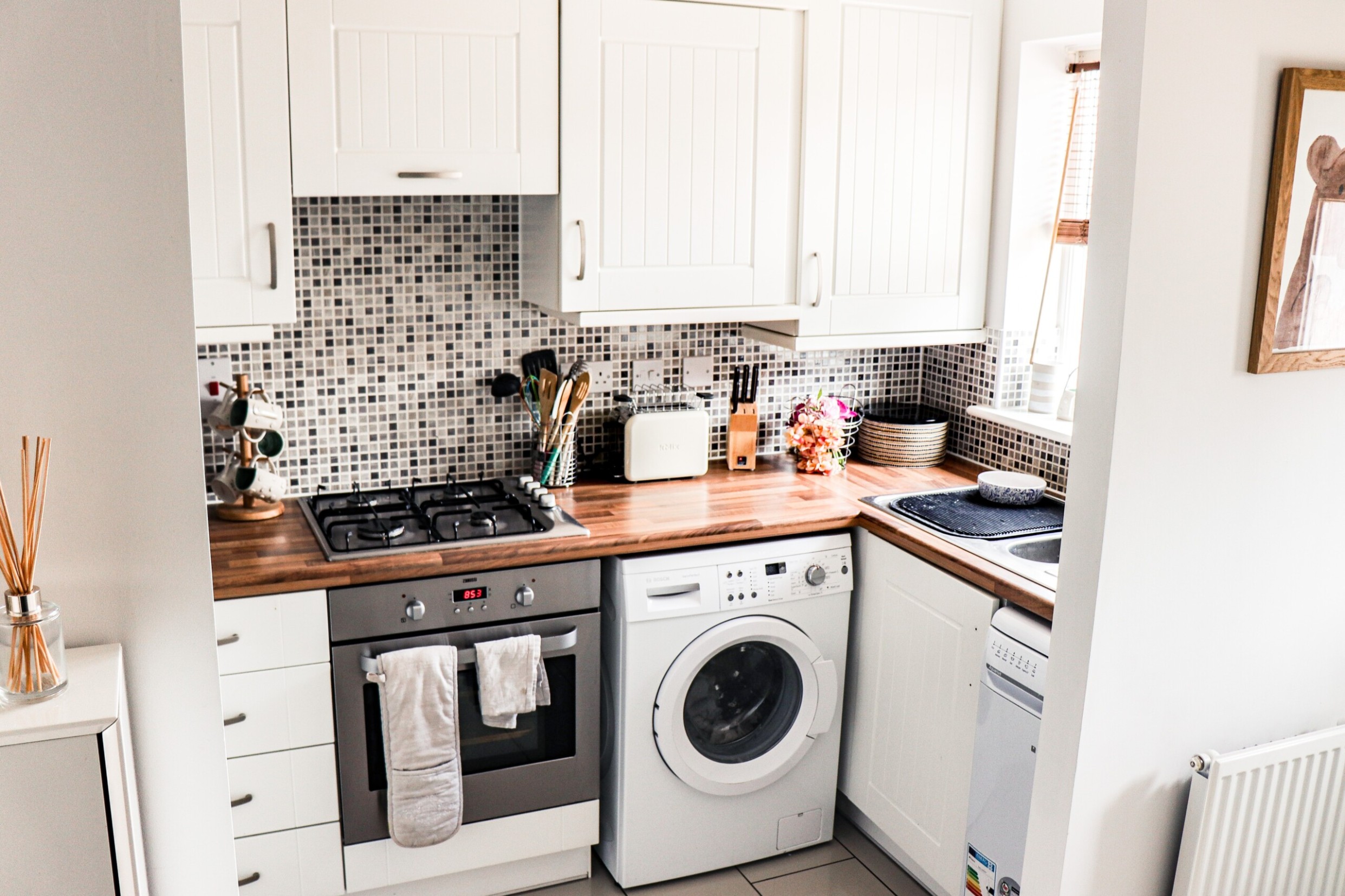 Small Kitchen Renovation Ideas 8  Top 8 Tips To Try - Décor Aid - kitchen renovation ideas small spaces